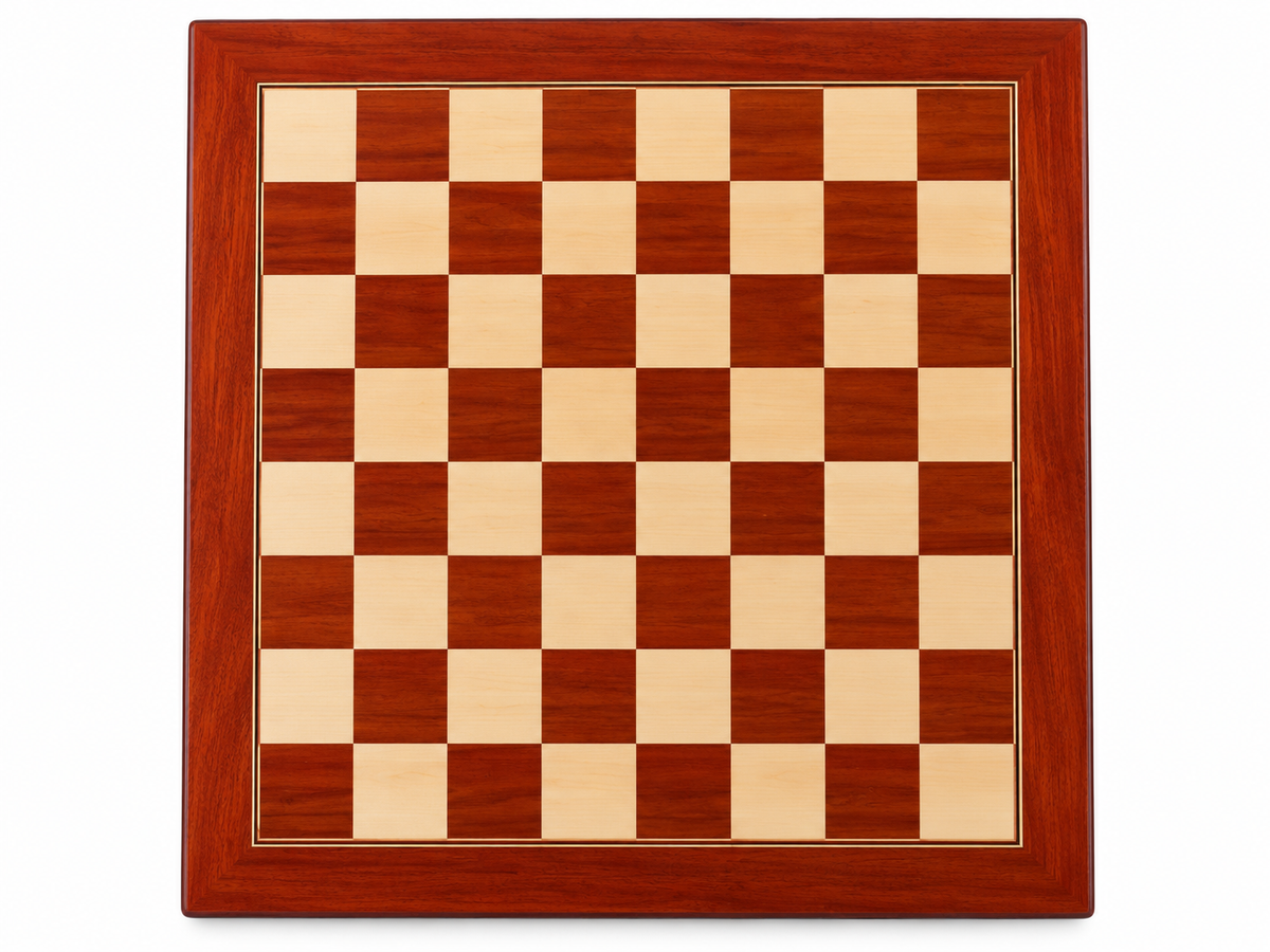 Schaakset met Staunton schaakstukken nr 4 en met extra koningin en een schaakbord mt 4 (40 x40cm)